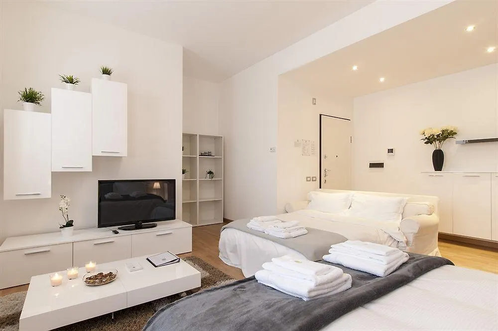 Milan Royal Suites Magenta & Luxury Apartments 0*,